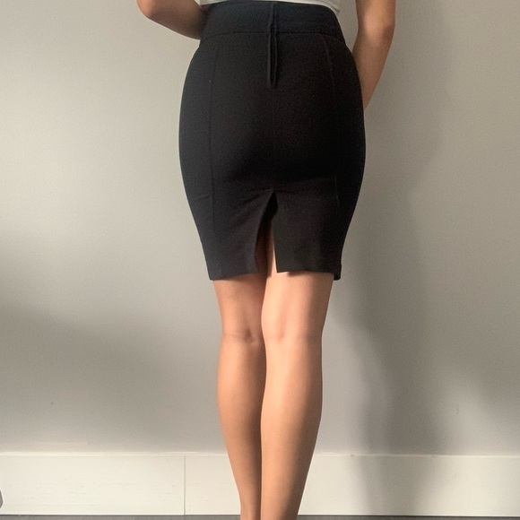 Dynamite black pencil skirt zip up woman’s size 1 with button belt-loop accents - Picture 3 of 11